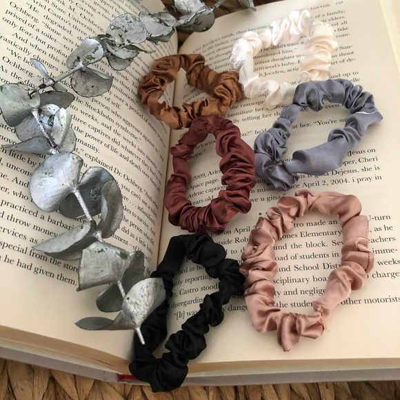 6 PC | Satin Hair Ties - Picture 2 of 3